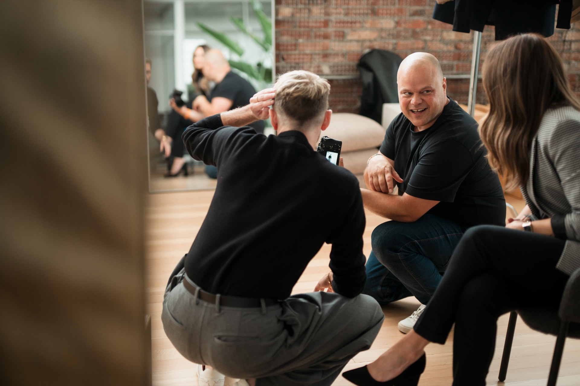 A photographer chatting with clients during a relaxed studio portrait session